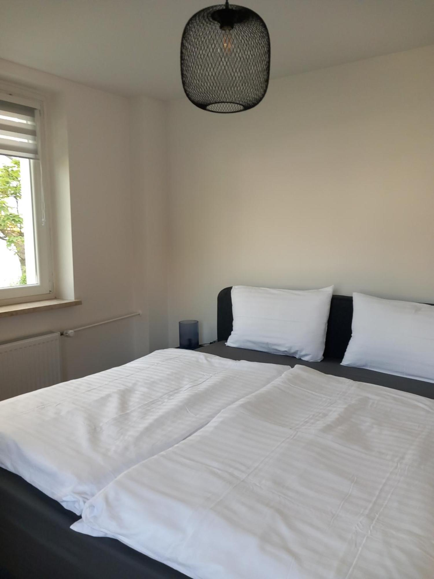 City Apartment Duisburg 1#Netflix &Wlan &Kingsize Bett &Kaffee Maschine & Central & 500M Innenhafen & 2 Min U Bahn Ngoại thất bức ảnh