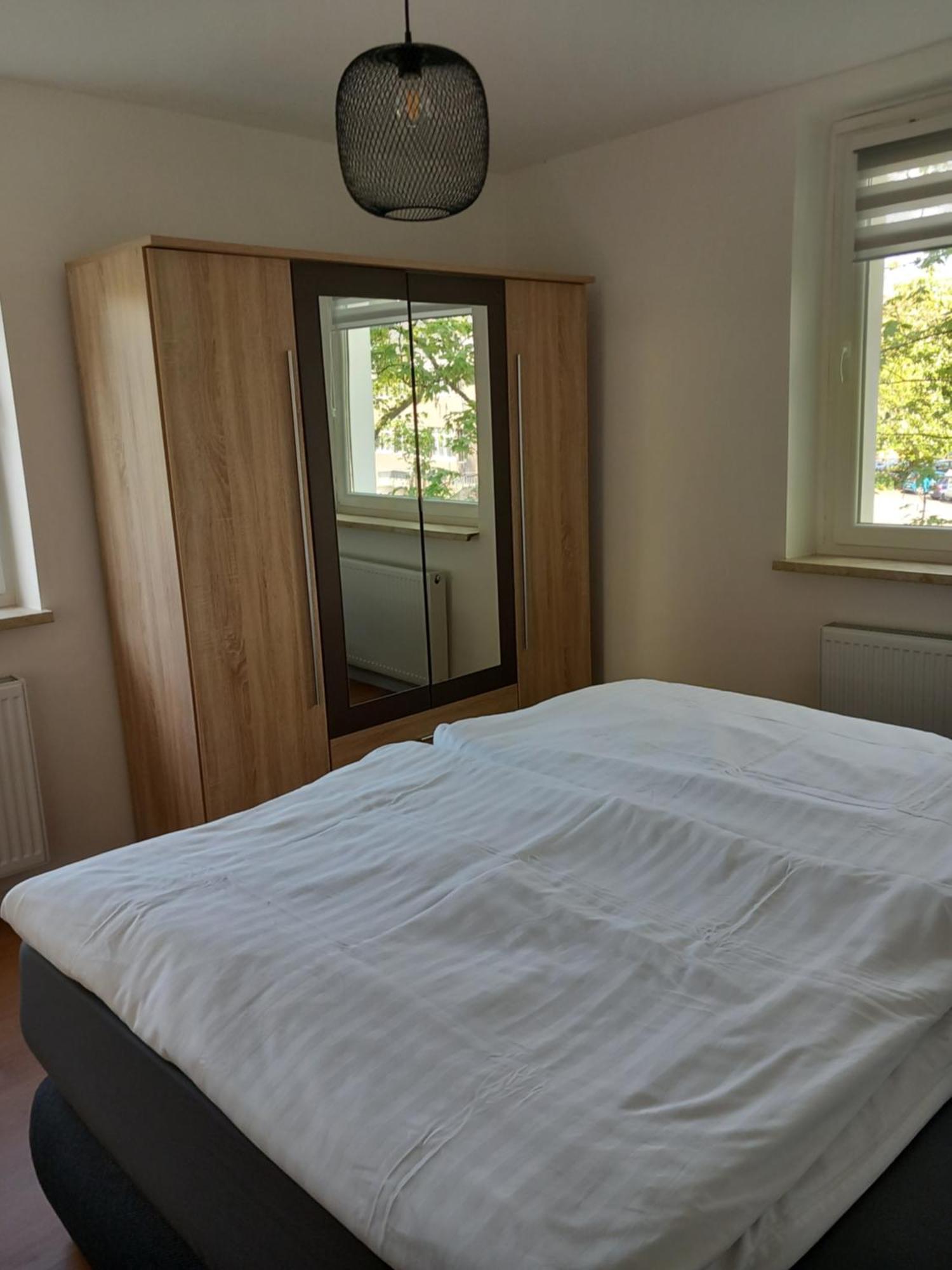 City Apartment Duisburg 1#Netflix &Wlan &Kingsize Bett &Kaffee Maschine & Central & 500M Innenhafen & 2 Min U Bahn Ngoại thất bức ảnh