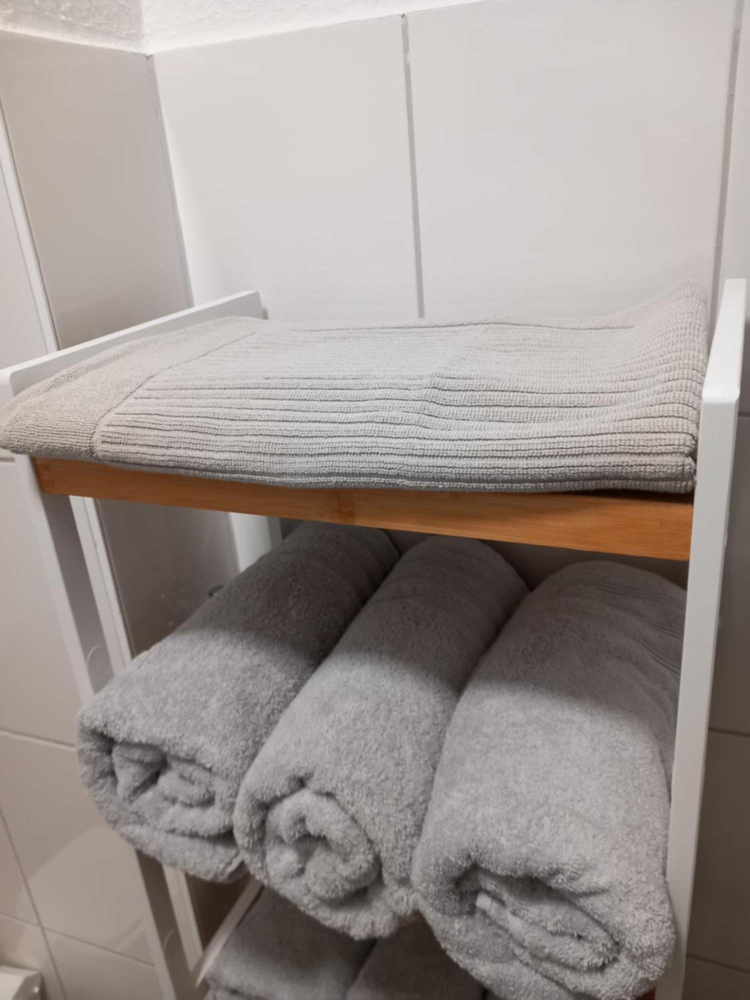 City Apartment Duisburg 1#Netflix &Wlan &Kingsize Bett &Kaffee Maschine & Central & 500M Innenhafen & 2 Min U Bahn Ngoại thất bức ảnh