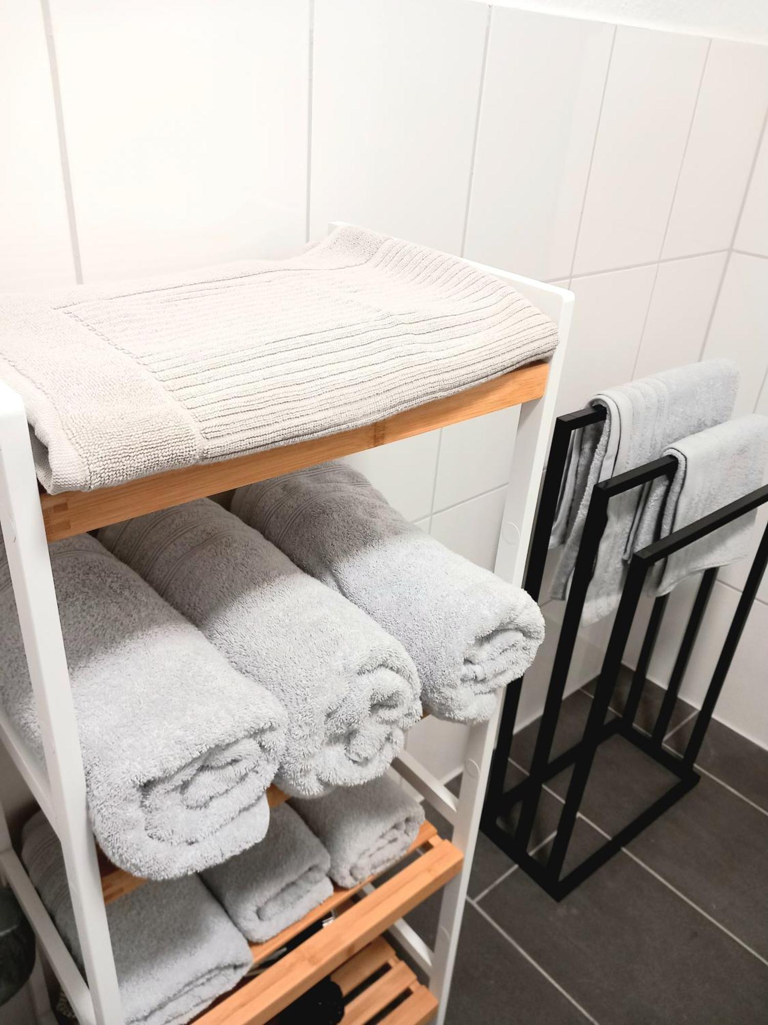 City Apartment Duisburg 1#Netflix &Wlan &Kingsize Bett &Kaffee Maschine & Central & 500M Innenhafen & 2 Min U Bahn Ngoại thất bức ảnh