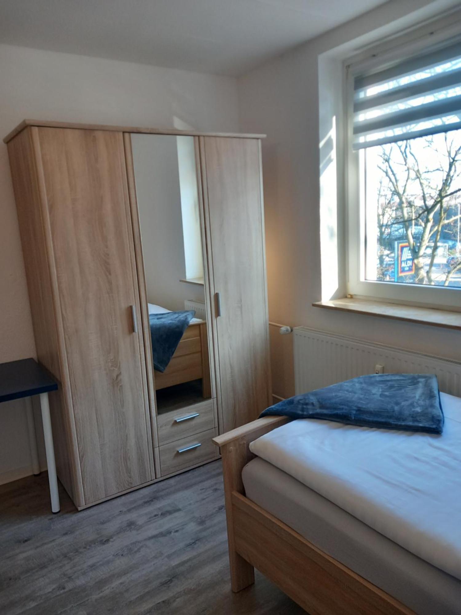City Apartment Duisburg 1#Netflix &Wlan &Kingsize Bett &Kaffee Maschine & Central & 500M Innenhafen & 2 Min U Bahn Ngoại thất bức ảnh