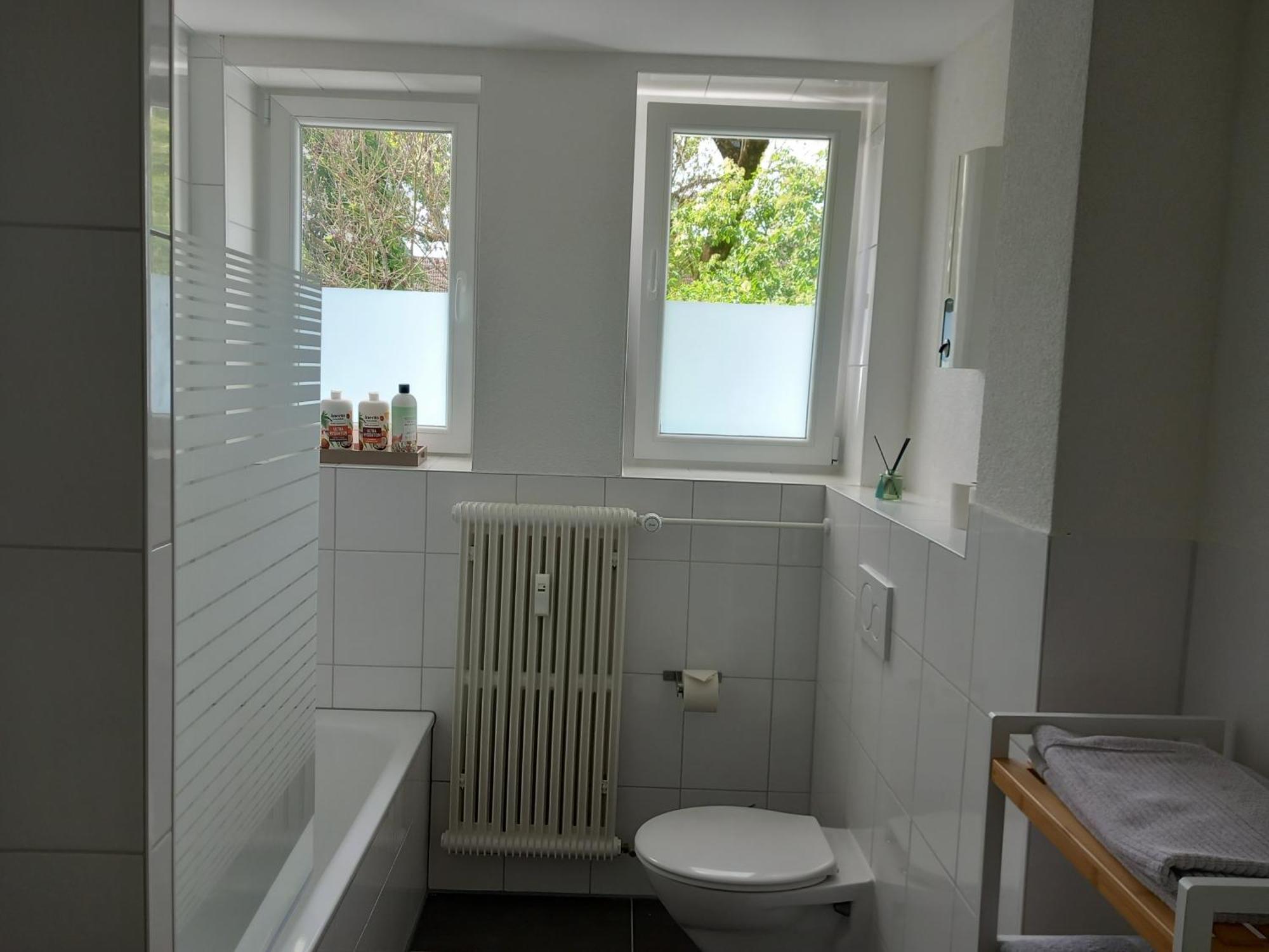 City Apartment Duisburg 1#Netflix &Wlan &Kingsize Bett &Kaffee Maschine & Central & 500M Innenhafen & 2 Min U Bahn Ngoại thất bức ảnh