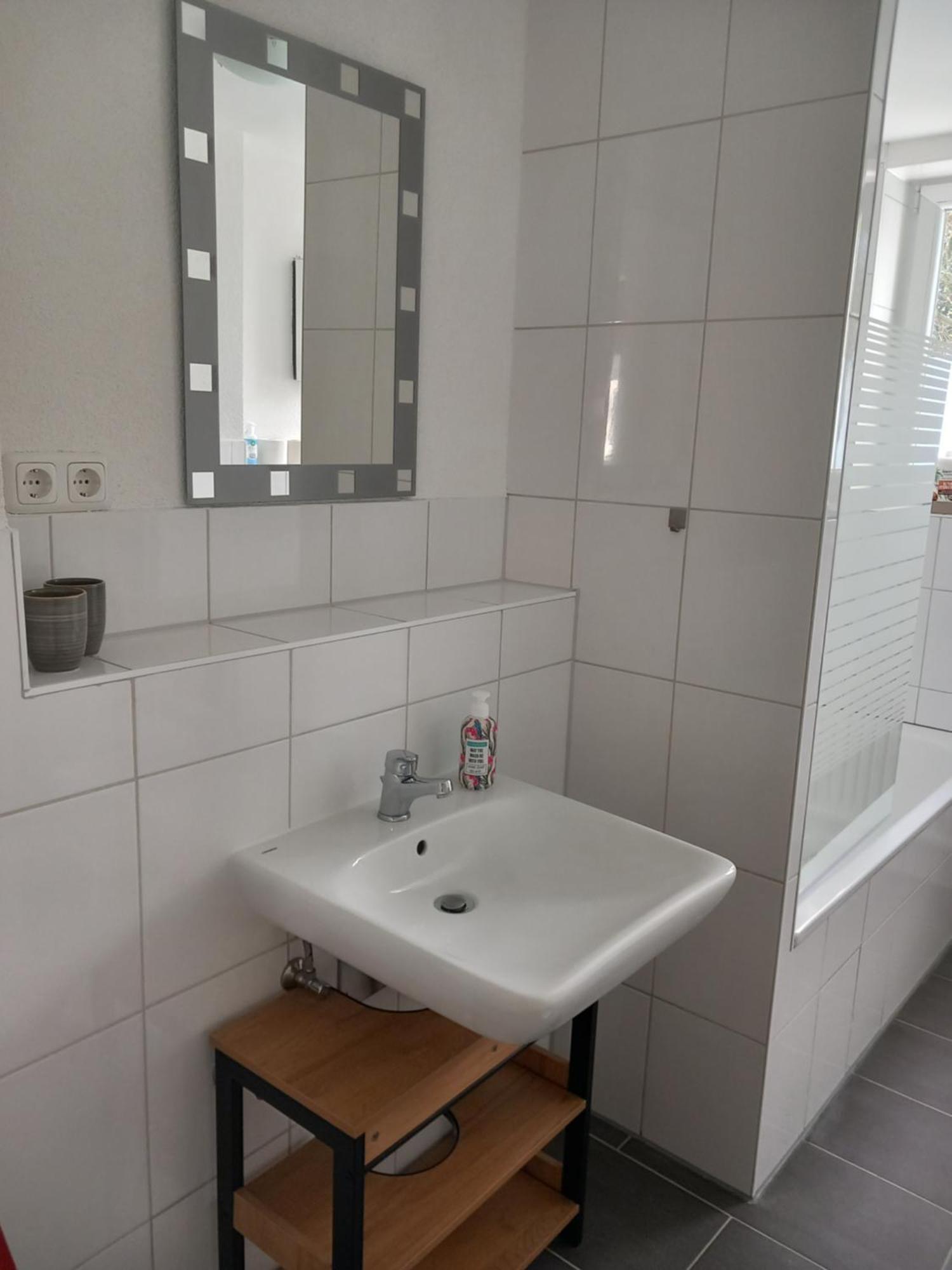 City Apartment Duisburg 1#Netflix &Wlan &Kingsize Bett &Kaffee Maschine & Central & 500M Innenhafen & 2 Min U Bahn Ngoại thất bức ảnh