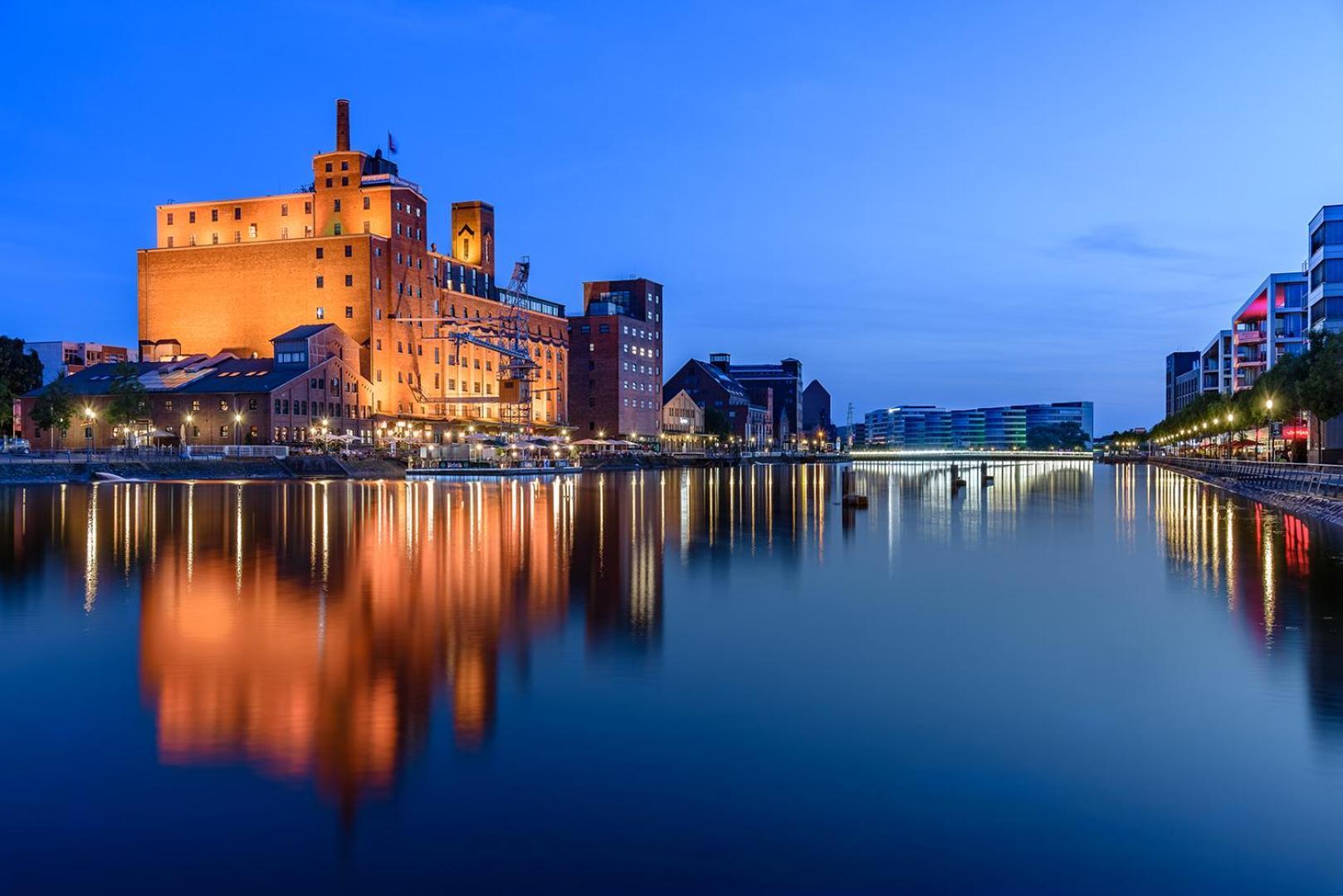 City Apartment Duisburg 1#Netflix &Wlan &Kingsize Bett &Kaffee Maschine & Central & 500M Innenhafen & 2 Min U Bahn Ngoại thất bức ảnh