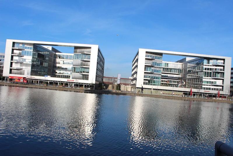 City Apartment Duisburg 1#Netflix &Wlan &Kingsize Bett &Kaffee Maschine & Central & 500M Innenhafen & 2 Min U Bahn Ngoại thất bức ảnh